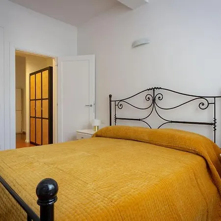 Apartment Ciompi Square-hosted By Sweetstay *