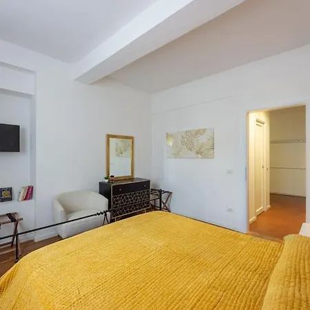 Apartment Ciompi Square-hosted By Sweetstay